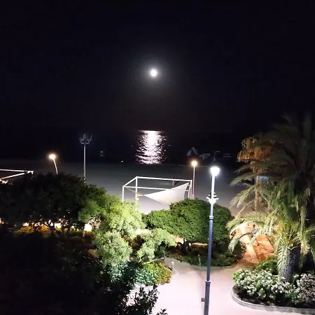 First Line Sea View Apartment *