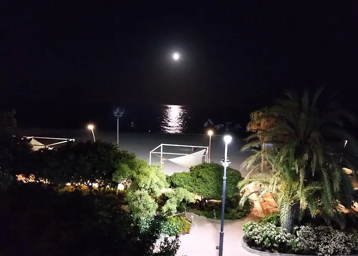 First Line Sea View Lejlighed *